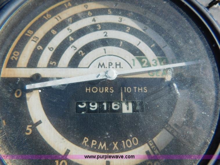 image for item AW9372 John Deere 2040 tractor