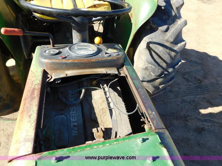 image for item AW9372 John Deere 2040 tractor