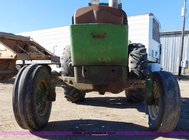 image for item AW9372 John Deere 2040 tractor