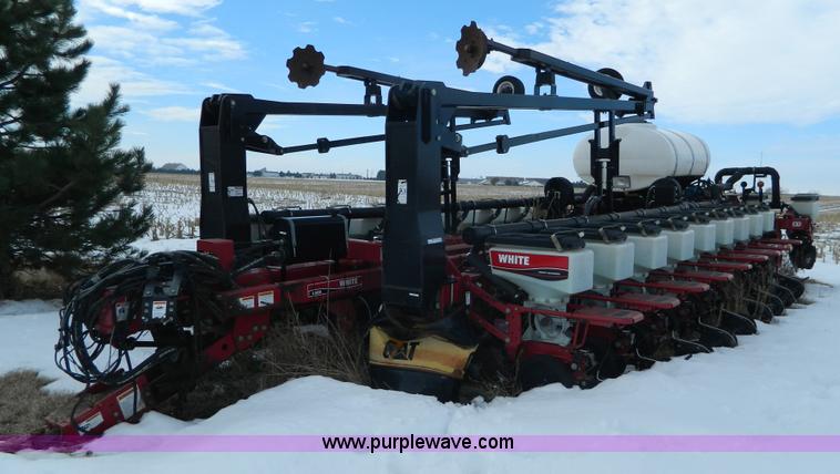 image for item AX9586 2005 AGCO White 8524 planter