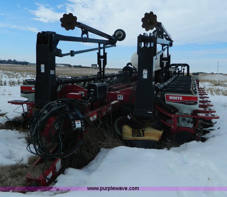 image for item AX9586 2005 AGCO White 8524 planter