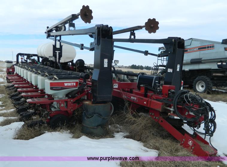 image for item AX9586 2005 AGCO White 8524 planter