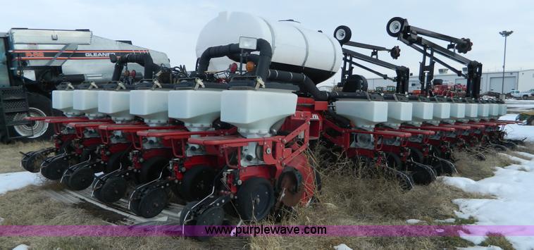 image for item AX9586 2005 AGCO White 8524 planter