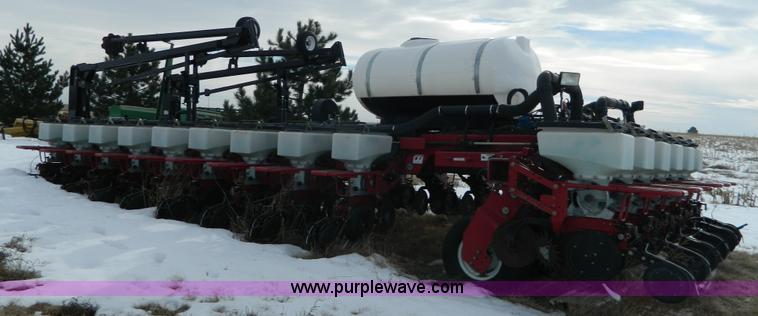 image for item AX9586 2005 AGCO White 8524 planter