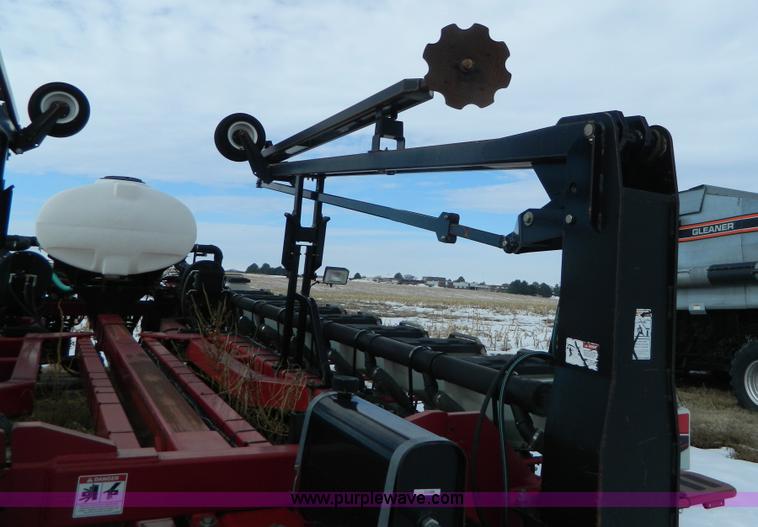 image for item AX9586 2005 AGCO White 8524 planter