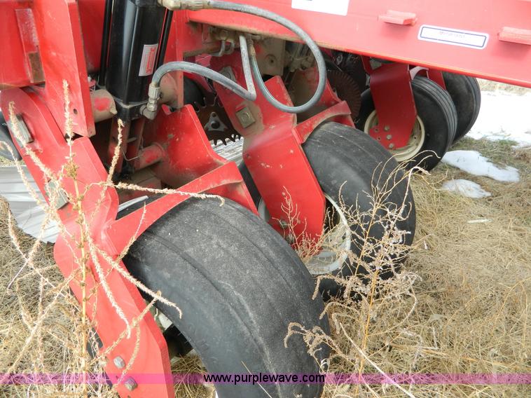 image for item AX9586 2005 AGCO White 8524 planter