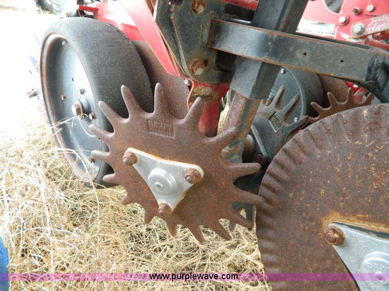 image for item AX9586 2005 AGCO White 8524 planter