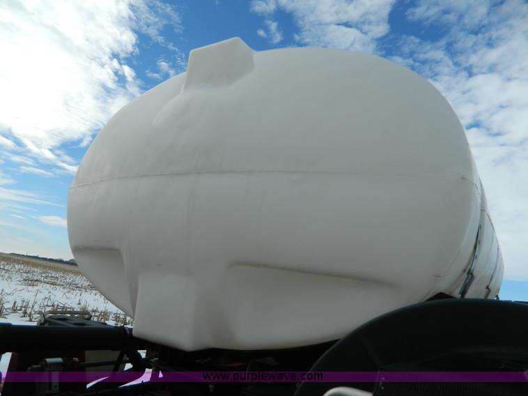 image for item AX9586 2005 AGCO White 8524 planter