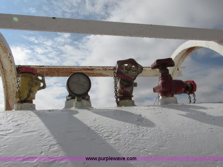 image for item BK9229 Anhydrous ammonia nurse tank