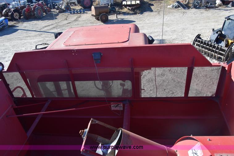 image for item BK9844 1991 Case IH 1680 Axial-Flow combine