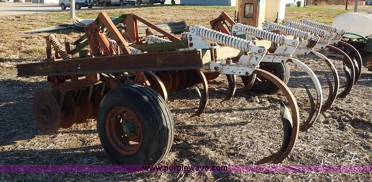 image for item BN9075 Glencoe soil saver chisel plow