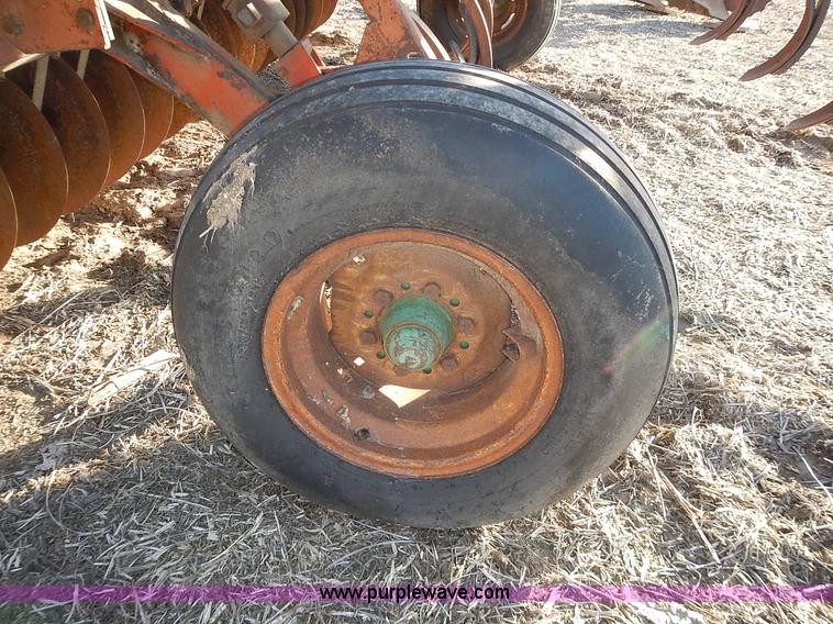 image for item BN9075 Glencoe soil saver chisel plow