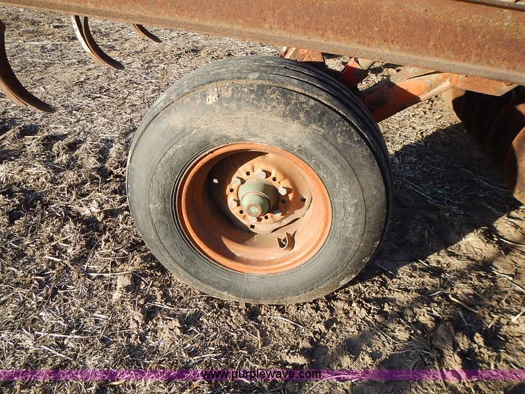 image for item BN9075 Glencoe soil saver chisel plow