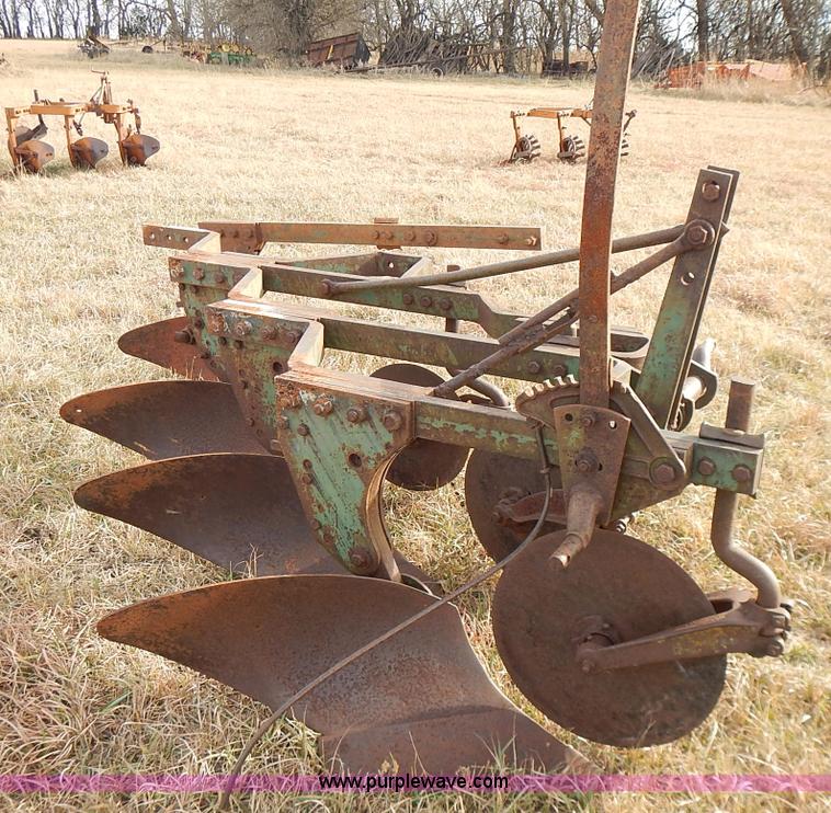 image for item BN9084 John Deere plow