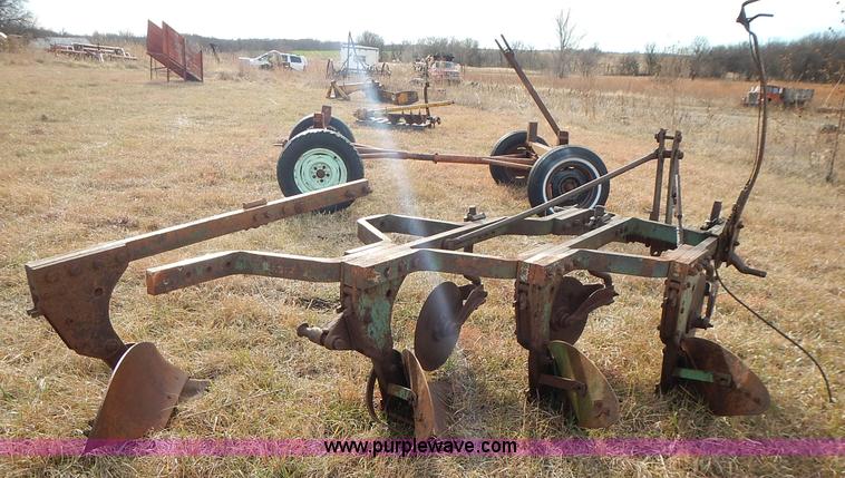 image for item BN9084 John Deere plow