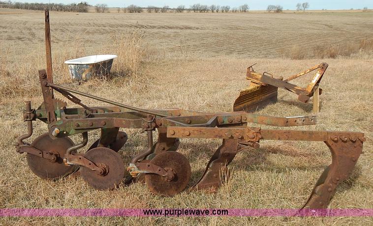 image for item BN9084 John Deere plow