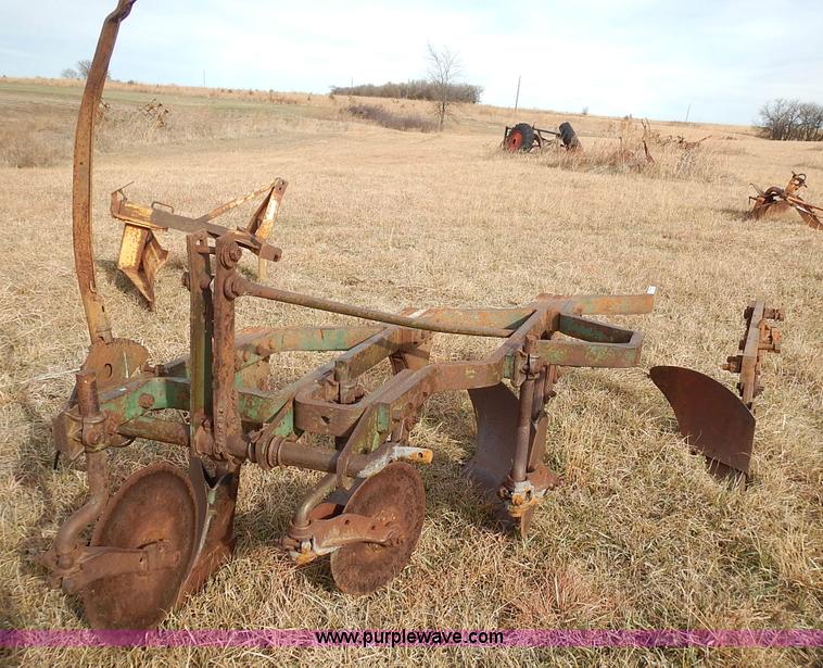 image for item BN9084 John Deere plow