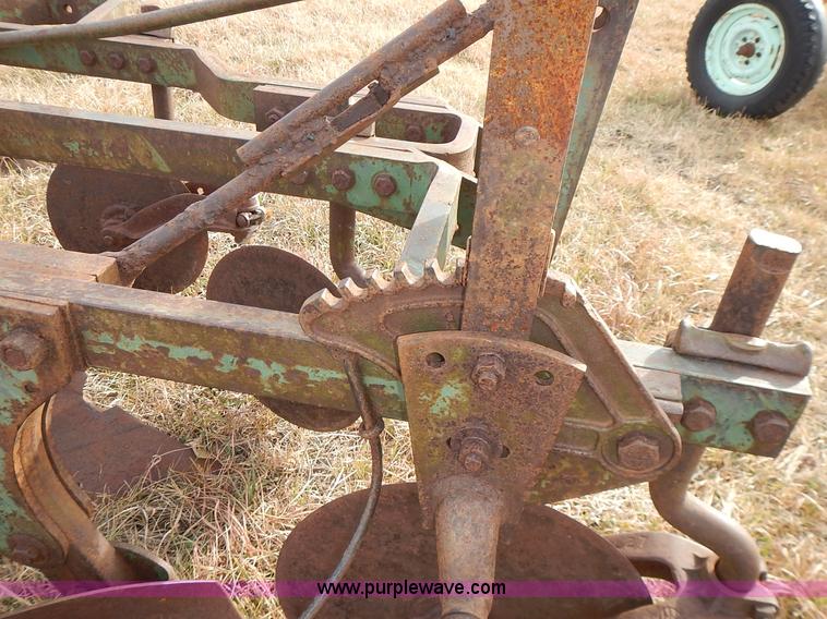 image for item BN9084 John Deere plow