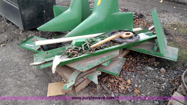 image for item BR9405 Assorted John Deere header parts