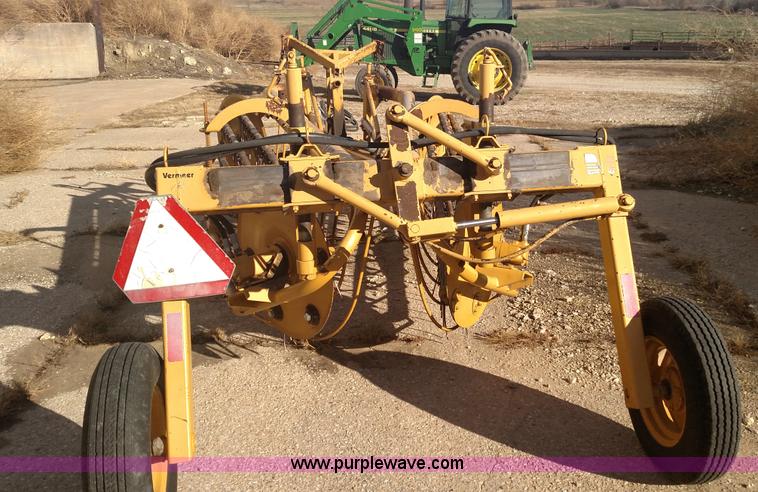 image for item BR9420 Vermeer R23 twin hay rake