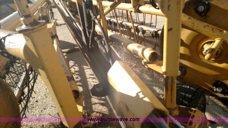 image for item BR9420 Vermeer R23 twin hay rake