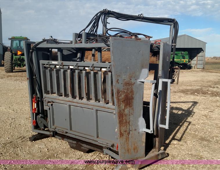 image for item BR9421 Shop built cattle squeeze chute