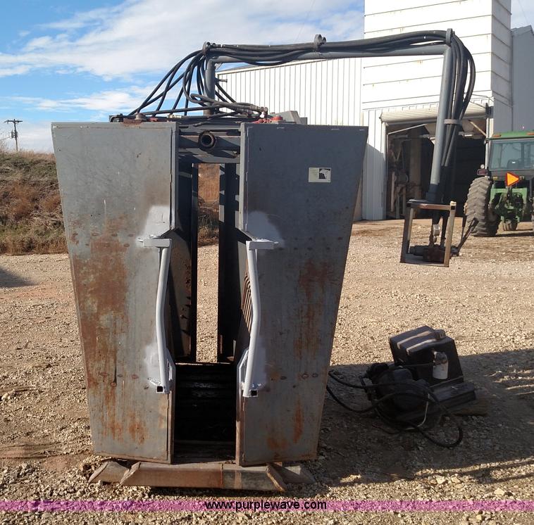 image for item BR9421 Shop built cattle squeeze chute