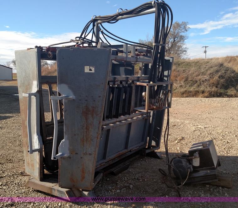image for item BR9421 Shop built cattle squeeze chute