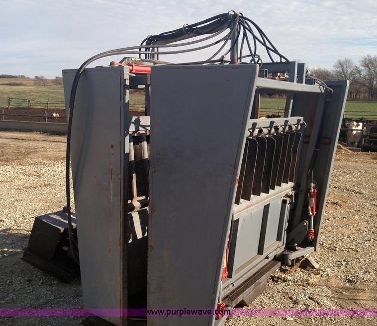 image for item BR9421 Shop built cattle squeeze chute