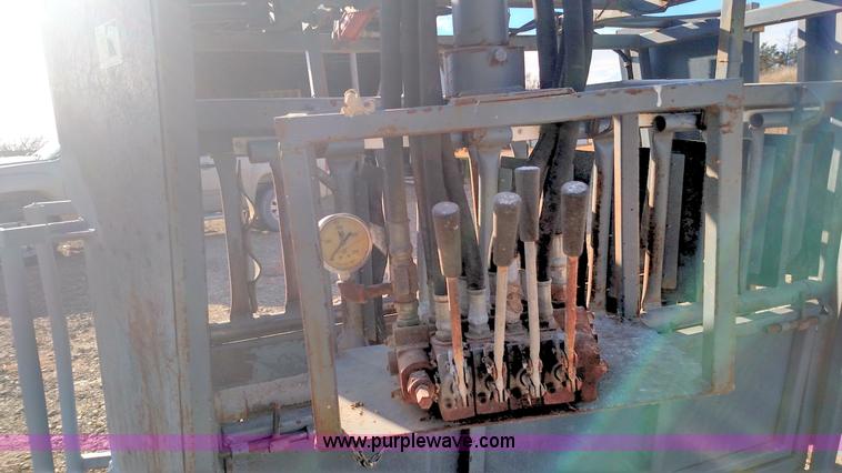 image for item BR9421 Shop built cattle squeeze chute