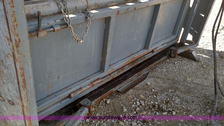 image for item BR9421 Shop built cattle squeeze chute