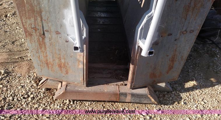 image for item BR9421 Shop built cattle squeeze chute