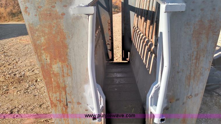 image for item BR9421 Shop built cattle squeeze chute
