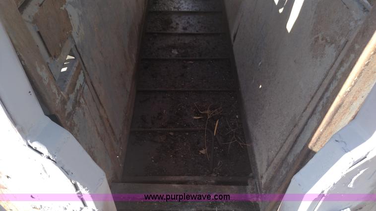 image for item BR9421 Shop built cattle squeeze chute