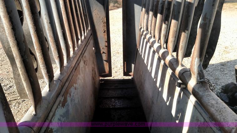 image for item BR9421 Shop built cattle squeeze chute