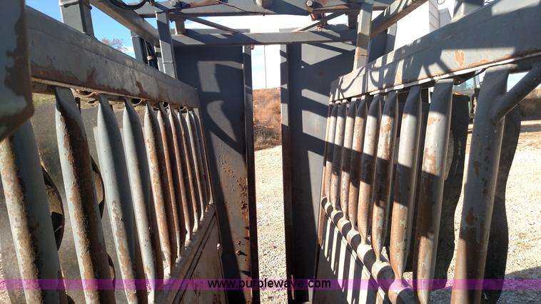 image for item BR9421 Shop built cattle squeeze chute