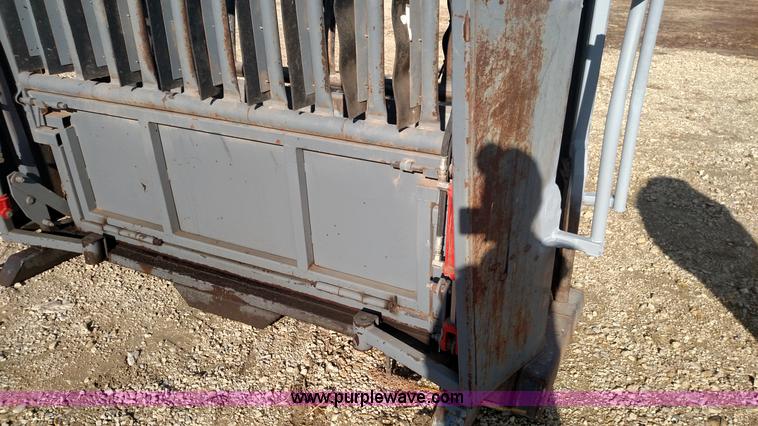 image for item BR9421 Shop built cattle squeeze chute
