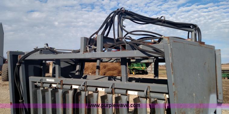 image for item BR9421 Shop built cattle squeeze chute