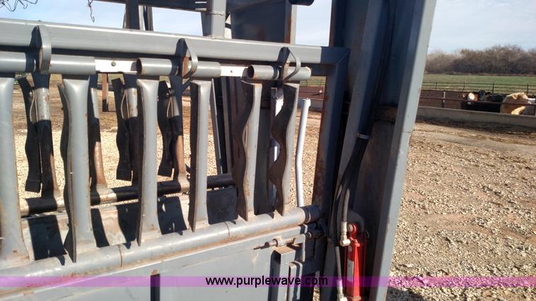 image for item BR9421 Shop built cattle squeeze chute