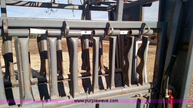 image for item BR9421 Shop built cattle squeeze chute