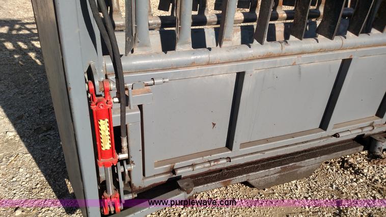 image for item BR9421 Shop built cattle squeeze chute