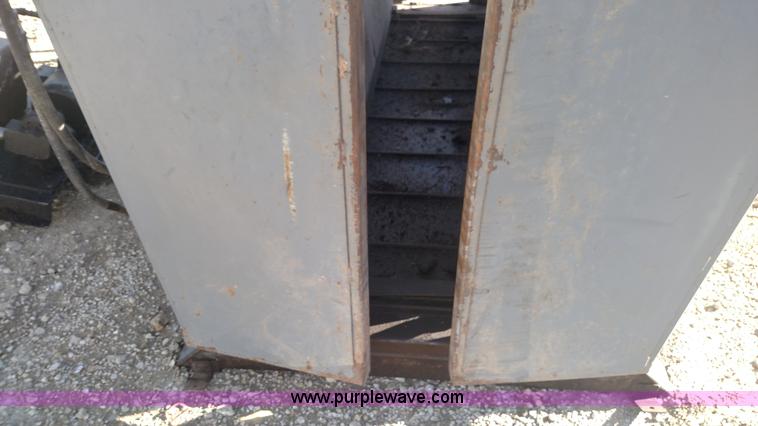 image for item BR9421 Shop built cattle squeeze chute