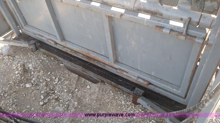 image for item BR9421 Shop built cattle squeeze chute