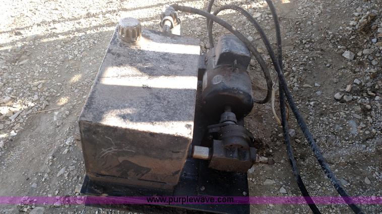 image for item BR9421 Shop built cattle squeeze chute