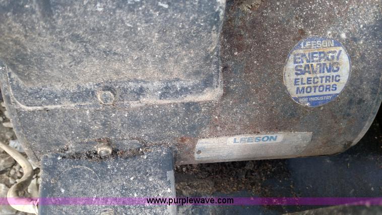 image for item BR9421 Shop built cattle squeeze chute