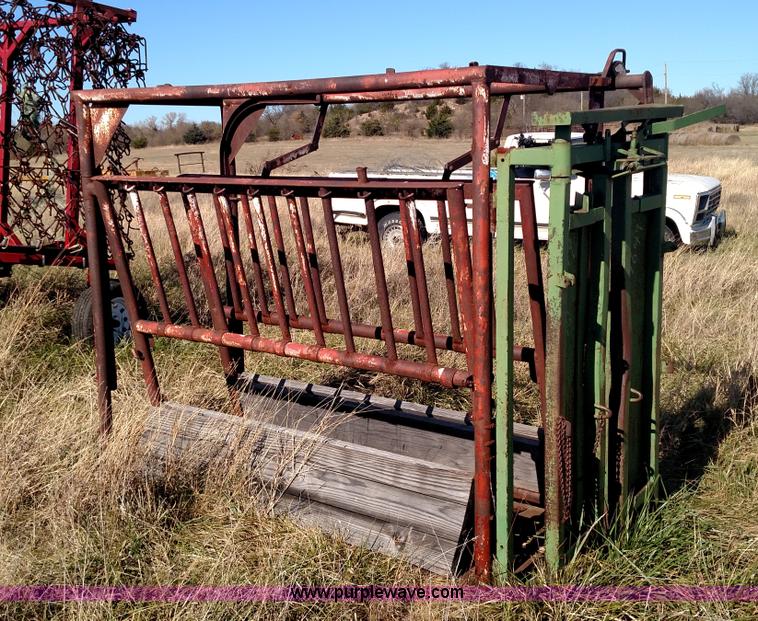 WW cattle chute in Dexter, KS Item BR9430 sold Purple Wave