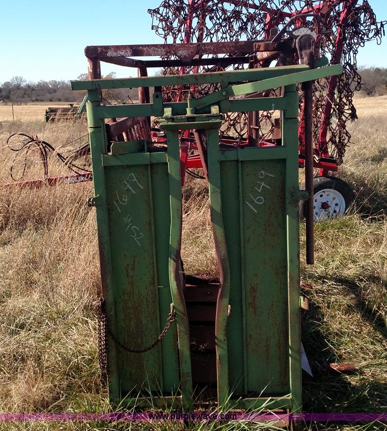 image for item BR9430 WW cattle chute
