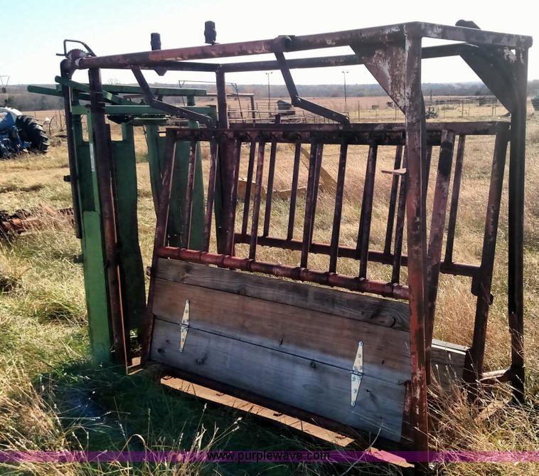 image for item BR9430 WW cattle chute