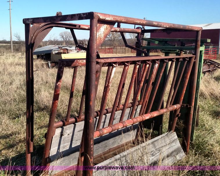 image for item BR9430 WW cattle chute