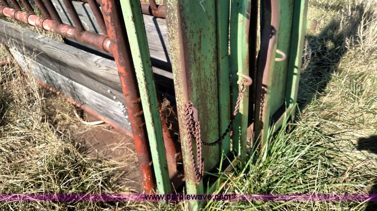 image for item BR9430 WW cattle chute